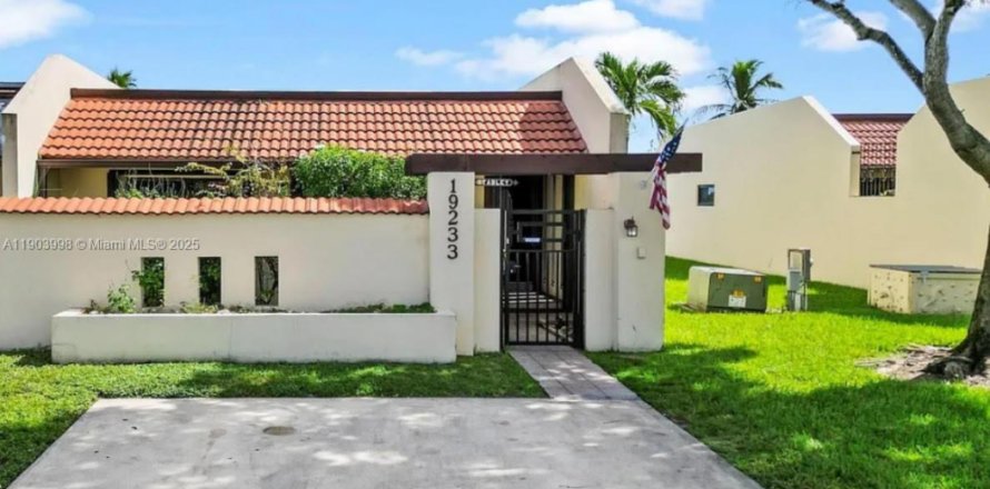 Adosado en Hialeah, Florida 3 dormitorios, 132.94 m2 № 1955078