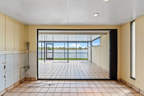 Adosado en venta en Hialeah, Florida, 3 dormitorios, 132.94 m2 № 1955078 - foto 28