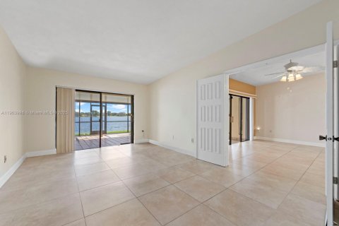 Adosado en venta en Hialeah, Florida, 3 dormitorios, 132.94 m2 № 1955078 - foto 14