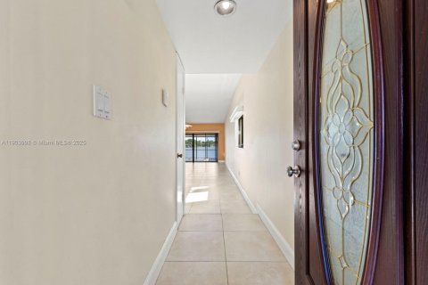 Adosado en venta en Hialeah, Florida, 3 dormitorios, 132.94 m2 № 1955078 - foto 8