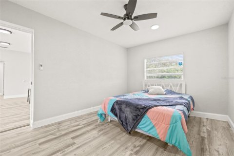 House in Saint Petersburg, Florida 3 bedrooms, 111.2 sq.m. № 1909754 - photo 15