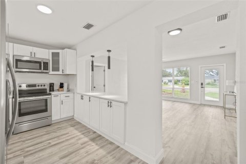 House in Saint Petersburg, Florida 3 bedrooms, 111.2 sq.m. № 1909754 - photo 9
