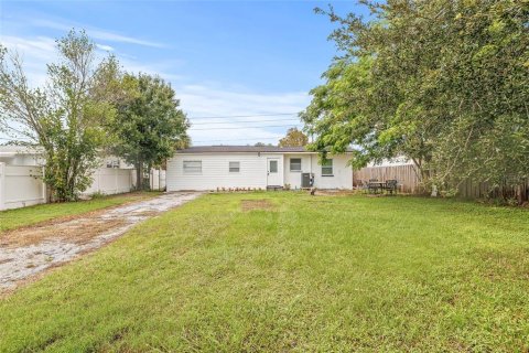 House in Saint Petersburg, Florida 3 bedrooms, 111.2 sq.m. № 1909754 - photo 27