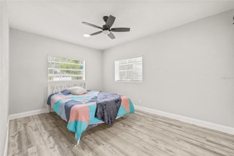 House in Saint Petersburg, Florida 3 bedrooms, 111.2 sq.m. № 1909754 - photo 14