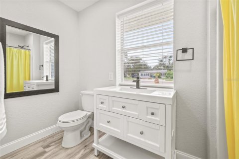 House in Saint Petersburg, Florida 3 bedrooms, 111.2 sq.m. № 1909754 - photo 18