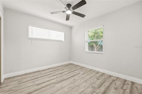 House in Saint Petersburg, Florida 3 bedrooms, 111.2 sq.m. № 1909754 - photo 25