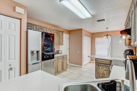 House in Valrico, Florida 4 bedrooms, 149.67 sq.m. № 1820751 - photo 9