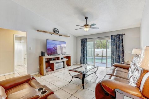 House in Valrico, Florida 4 bedrooms, 149.67 sq.m. № 1820751 - photo 15