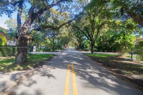 House in Coral Gables, Florida 3 bedrooms, 257.15 sq.m. № 1481968 - photo 8