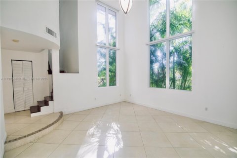 House in Coral Gables, Florida 3 bedrooms, 257.15 sq.m. № 1481968 - photo 11
