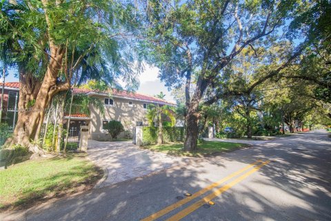 House in Coral Gables, Florida 3 bedrooms, 257.15 sq.m. № 1481968 - photo 1