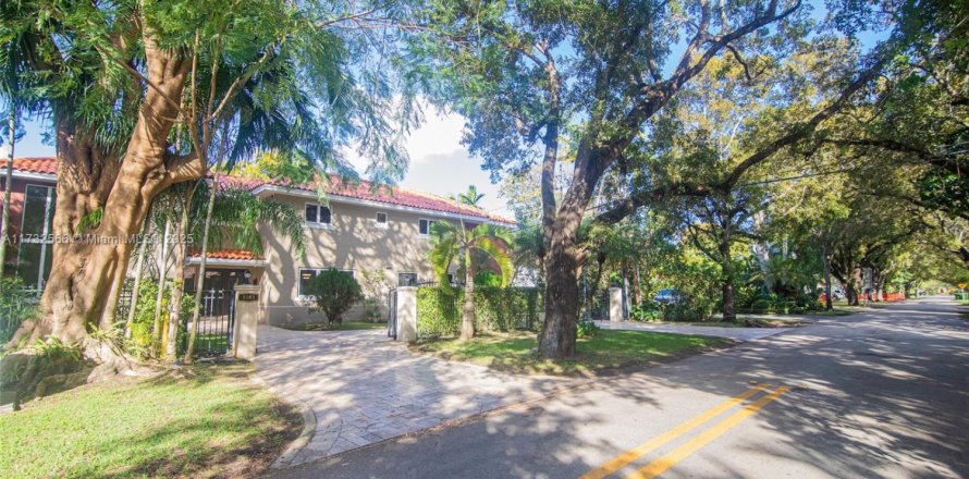 House in Coral Gables, Florida 3 bedrooms, 257.15 sq.m. № 1481968
