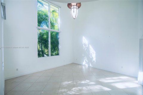 House in Coral Gables, Florida 3 bedrooms, 257.15 sq.m. № 1481968 - photo 10