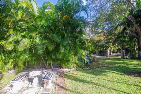 House in Coral Gables, Florida 3 bedrooms, 257.15 sq.m. № 1481968 - photo 7