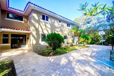 House in Coral Gables, Florida 3 bedrooms, 257.15 sq.m. № 1481968 - photo 5