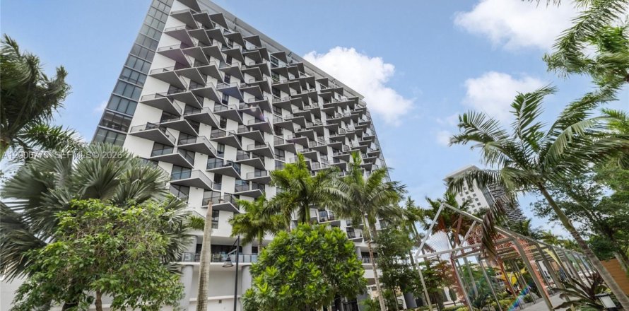 Condominio en Doral, Florida, 1 dormitorio № 2070101
