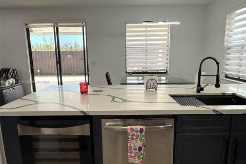 House in Doral, Florida 3 bedrooms, 228.73 sq.m. № 1943269 - photo 9