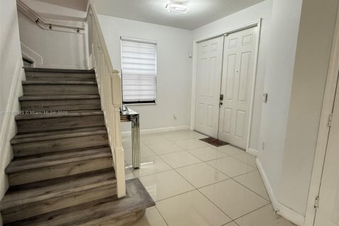 House in Doral, Florida 3 bedrooms, 228.73 sq.m. № 1943269 - photo 18