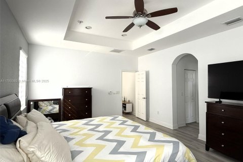 House in Doral, Florida 3 bedrooms, 228.73 sq.m. № 1943269 - photo 30