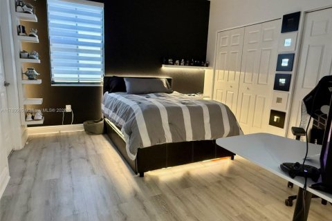 House in Doral, Florida 3 bedrooms, 228.73 sq.m. № 1943269 - photo 24