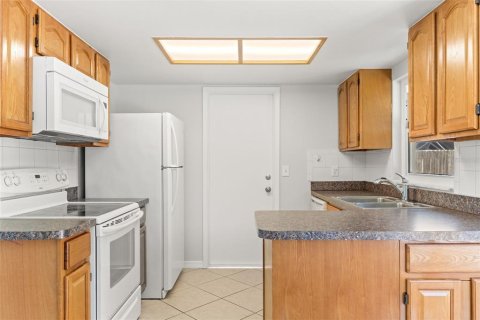 Casa en venta en Port Richey, Florida, 2 dormitorios, 65.4 m2 № 2225377 - foto 5