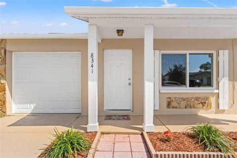 Casa en venta en Port Richey, Florida, 2 dormitorios, 65.4 m2 № 2225377 - foto 2