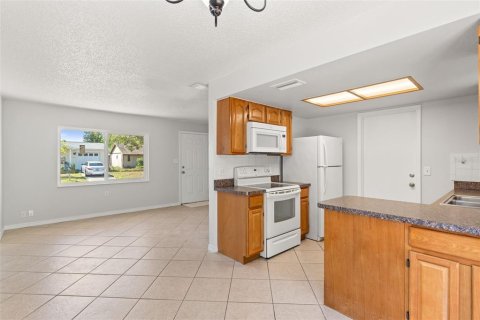 Casa en venta en Port Richey, Florida, 2 dormitorios, 65.4 m2 № 2225377 - foto 8
