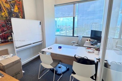 Купить коммерческую недвижимость в Авентура, Флорида № 2034749 - фото 14