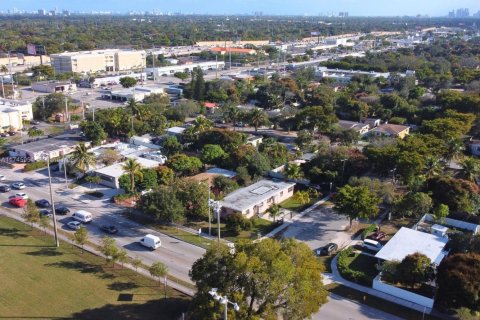 House in North Miami, Florida 4 bedrooms, 196.95 sq.m. № 1869914 - photo 23