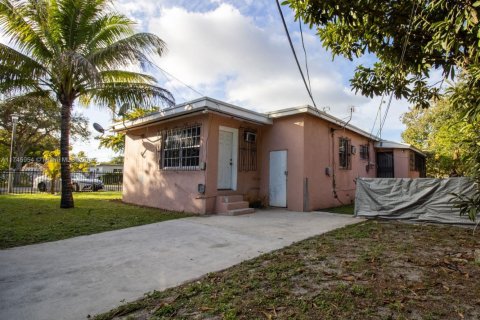 House in North Miami, Florida 4 bedrooms, 196.95 sq.m. № 1869914 - photo 19