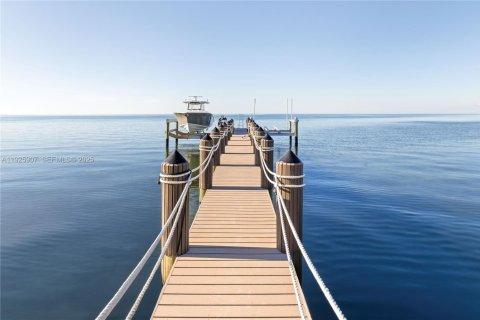 Casa en venta en Marathon, Florida, 10 dormitorios, 737.09 m2 № 1984724 - foto 3