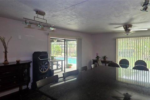 House in Sarasota, Florida 4 bedrooms, 142.51 sq.m. № 2104490 - photo 14
