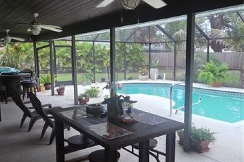 House in Sarasota, Florida 4 bedrooms, 142.51 sq.m. № 2104490 - photo 15