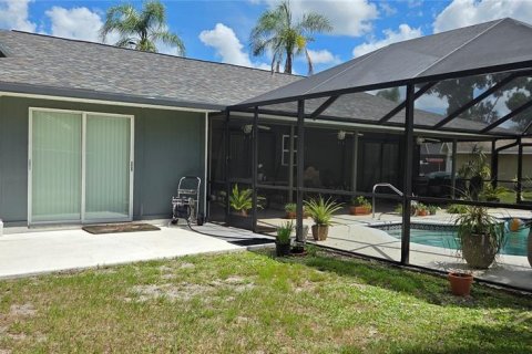 House in Sarasota, Florida 4 bedrooms, 142.51 sq.m. № 2104490 - photo 4