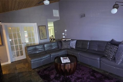 House in Sarasota, Florida 4 bedrooms, 142.51 sq.m. № 2104490 - photo 8