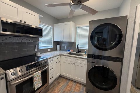 Condo in Englewood, Florida, 3 bedrooms № 2123081 - photo 16