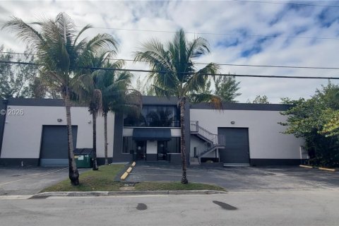 Immobilier commercial à vendre à Doral, Floride № 2079824 - photo 18
