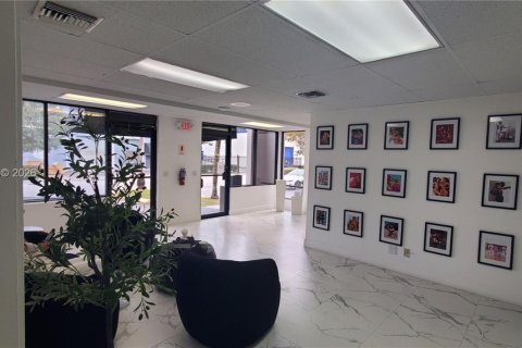 Immobilier commercial à vendre à Doral, Floride № 2079824 - photo 2