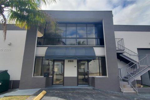 Immobilier commercial à Doral, Floride № 2079824