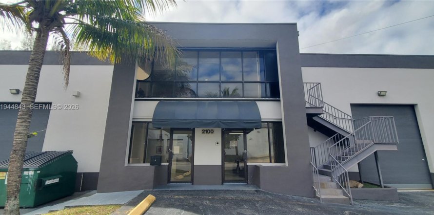 Immobilier commercial à Doral, Floride № 2079824