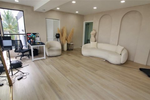 Immobilier commercial à vendre à Doral, Floride № 2079824 - photo 17