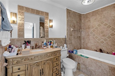 Casa en venta en Miami, Florida, 4 dormitorios, 195.47 m2 № 1981871 - foto 18