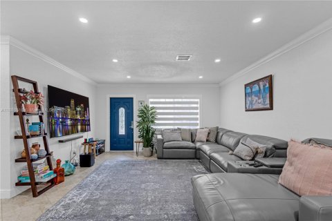 Casa en venta en Miami, Florida, 4 dormitorios, 195.47 m2 № 1981871 - foto 22