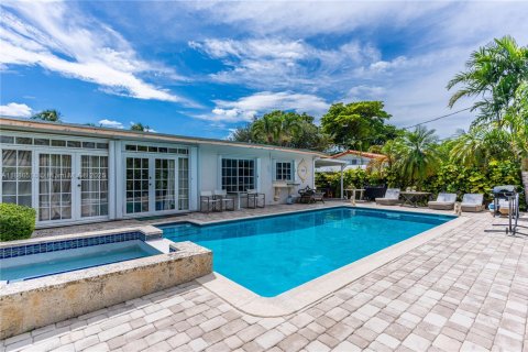 Casa en venta en Miami, Florida, 4 dormitorios, 195.47 m2 № 1981871 - foto 10
