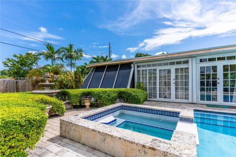 Casa en venta en Miami, Florida, 4 dormitorios, 195.47 m2 № 1981871 - foto 11