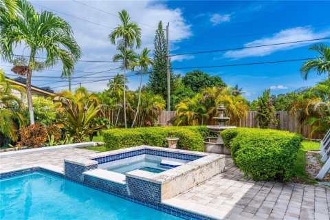 Casa en venta en Miami, Florida, 4 dormitorios, 195.47 m2 № 1981871 - foto 9