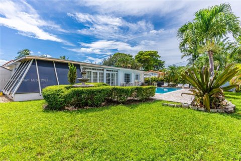 Casa en venta en Miami, Florida, 4 dormitorios, 195.47 m2 № 1981871 - foto 7