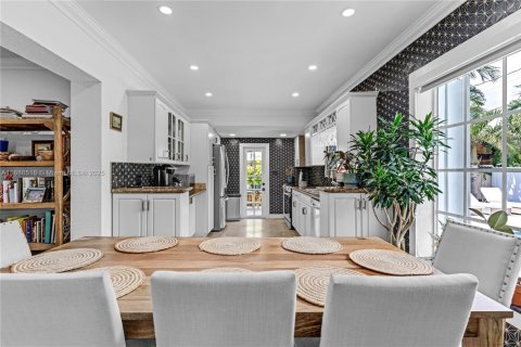 Casa en venta en Miami, Florida, 4 dormitorios, 195.47 m2 № 1981871 - foto 26