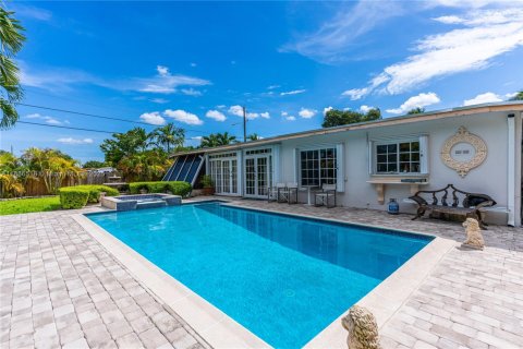 Casa en venta en Miami, Florida, 4 dormitorios, 195.47 m2 № 1981871 - foto 13