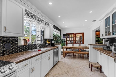 Casa en venta en Miami, Florida, 4 dormitorios, 195.47 m2 № 1981871 - foto 28